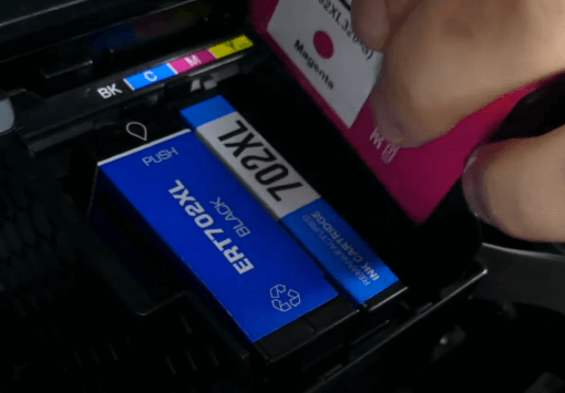 putting ink cartridge to holder